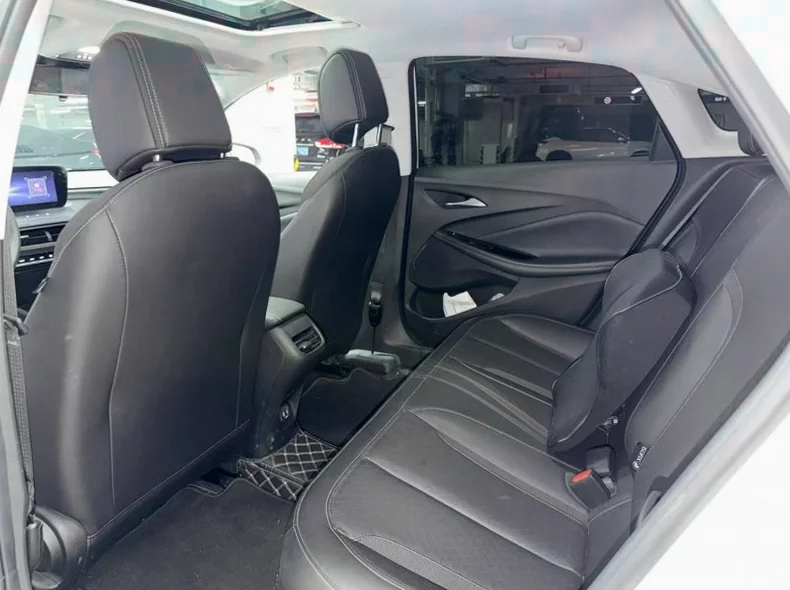 别克威朗 后面外观二