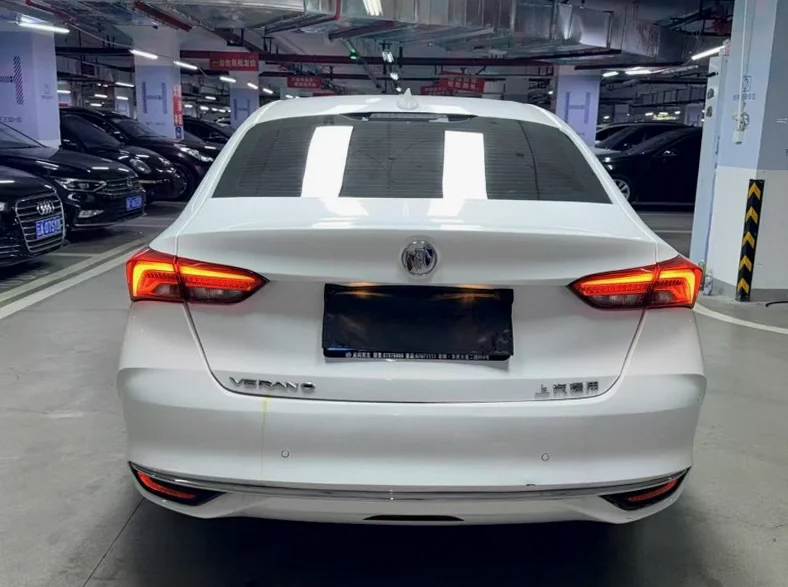 别克威朗 内饰后排