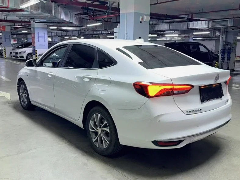 别克威朗 驾驶室