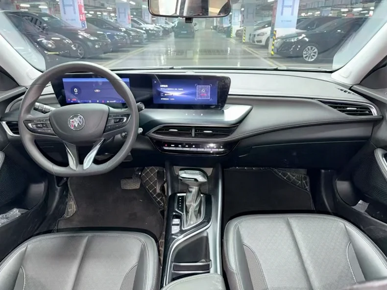 别克威朗 后面外观一