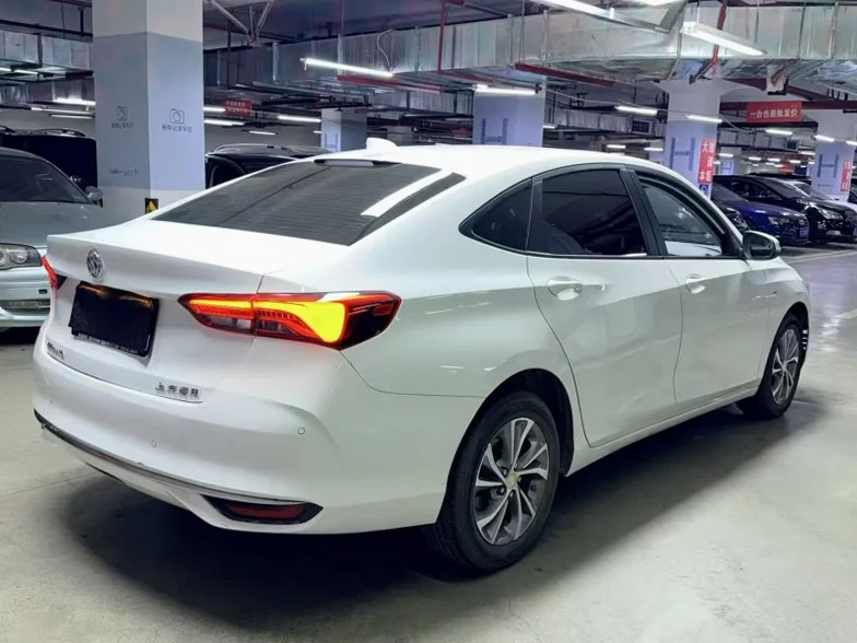 别克威朗 内饰前排