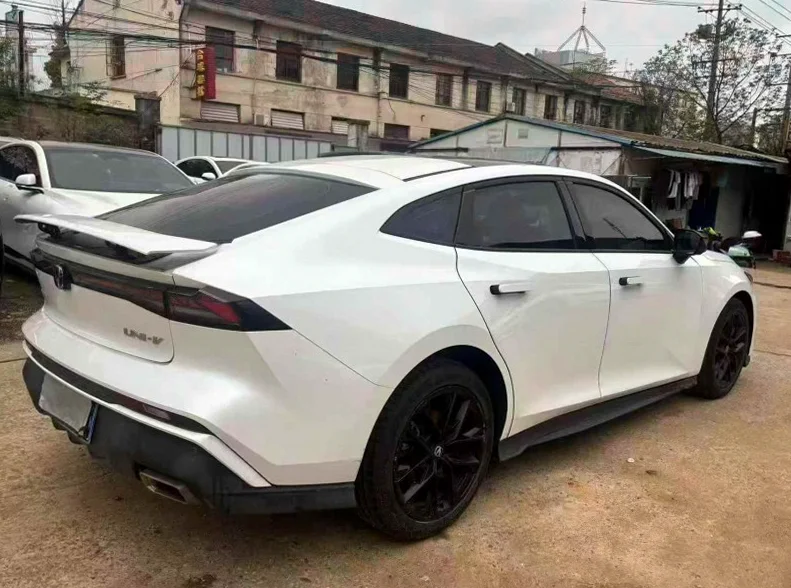 长安汽车UNI 后面外观三