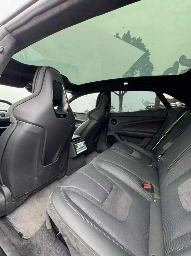 路特斯EMEYA 后面外观一