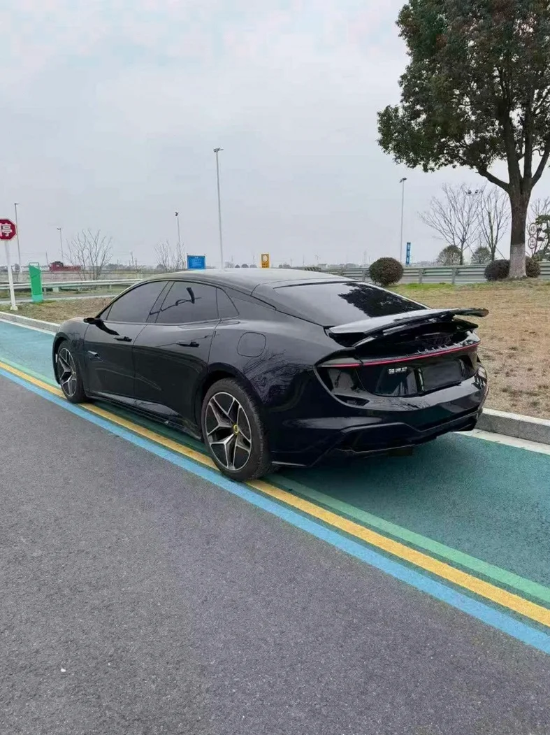 路特斯EMEYA 内饰前排