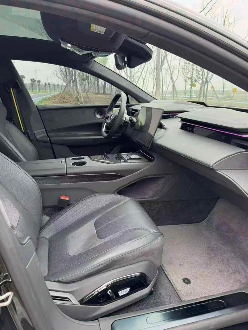 路特斯EMEYA 后面外观二