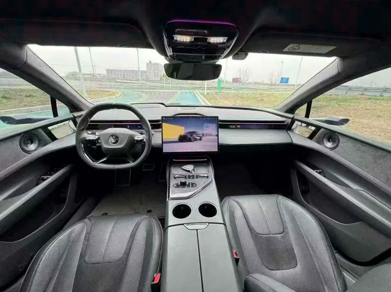 路特斯EMEYA 后面外观三