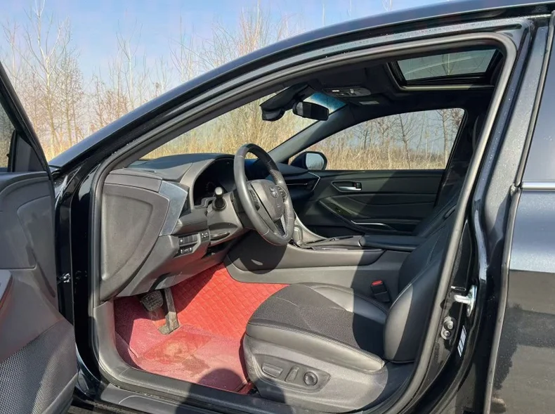 丰田亚洲龙 后面外观一