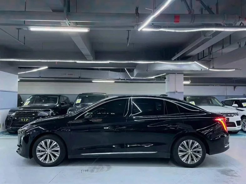 红旗E-QM5 内饰后排