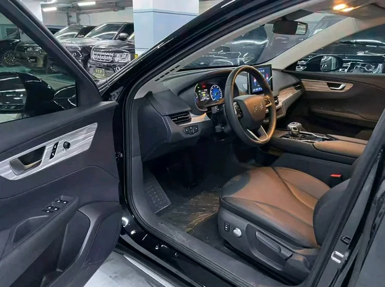 红旗E-QM5 后面外观三