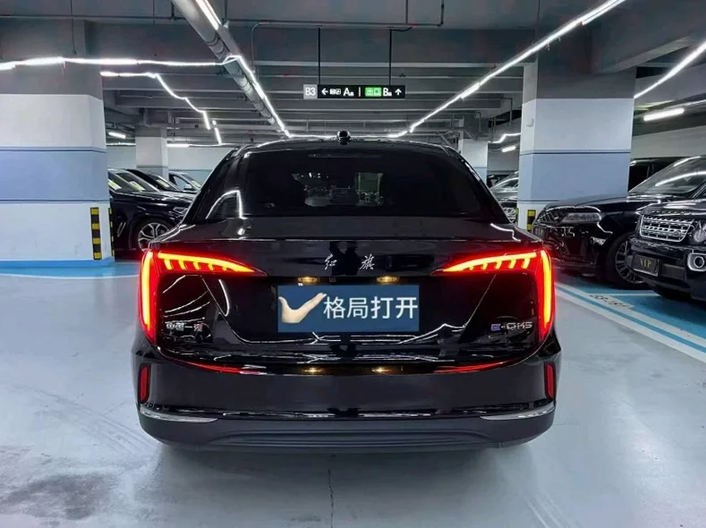 红旗E-QM5 驾驶室