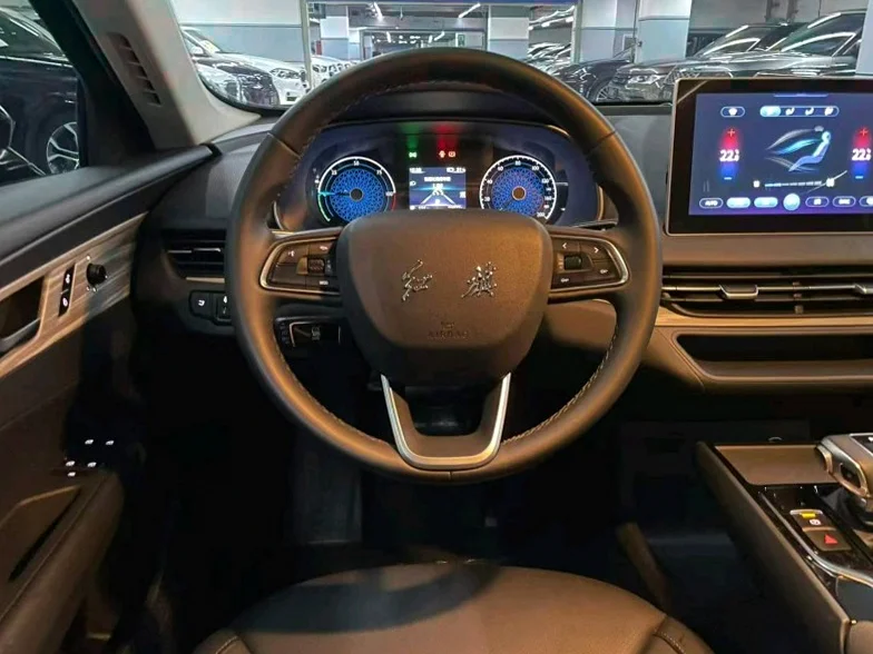 红旗E-QM5 后面外观一