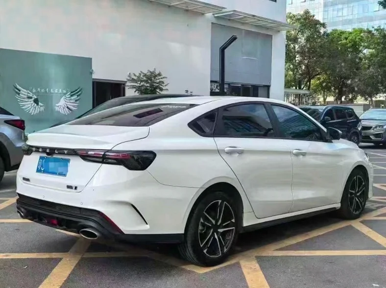 吉利缤瑞 驾驶室