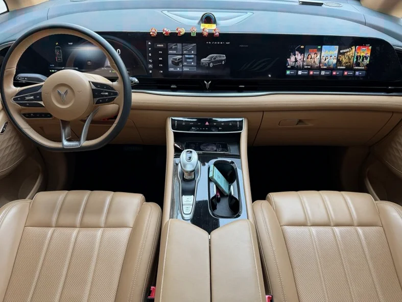 岚图汽车梦想家 后面外观一