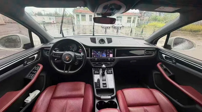 保时捷Macan 后面外观一