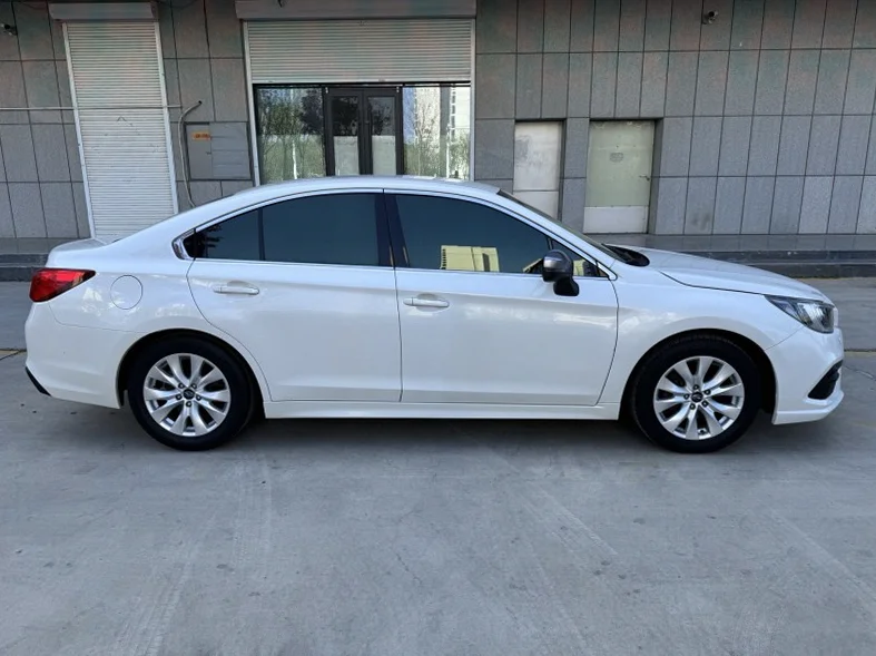 斯巴鲁力狮 内饰前排