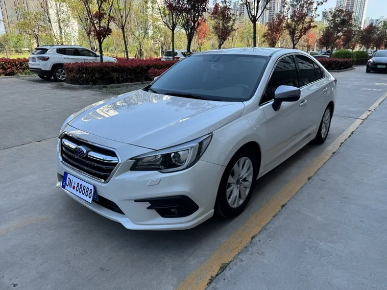 斯巴鲁力狮 正面外观二