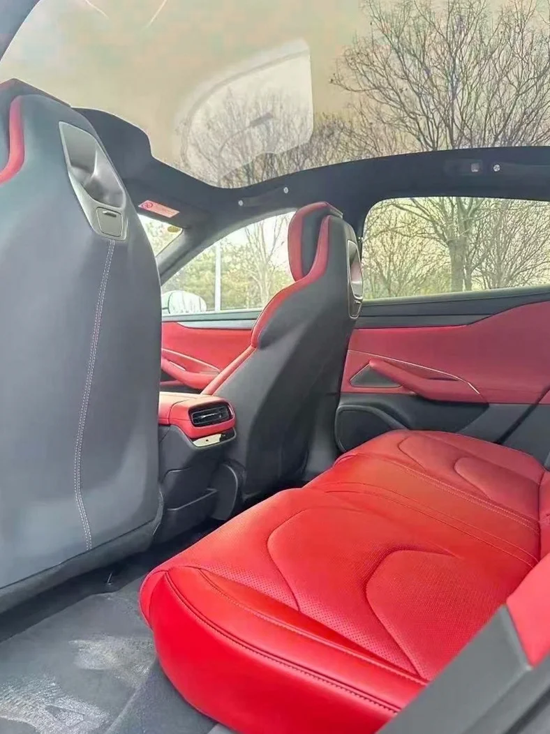 小米SU7 后面外观二