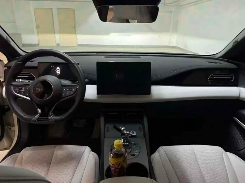 比亚迪海豹 后面外观三