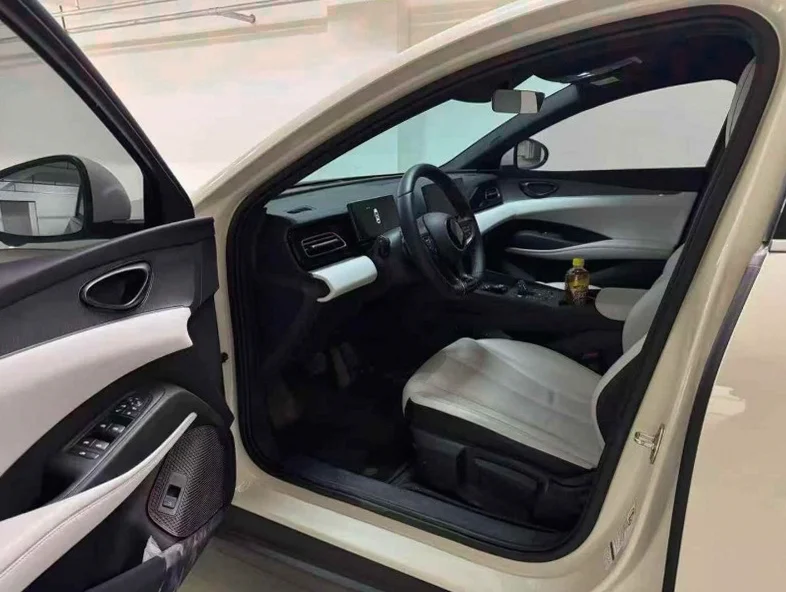 比亚迪海豹 后面外观一