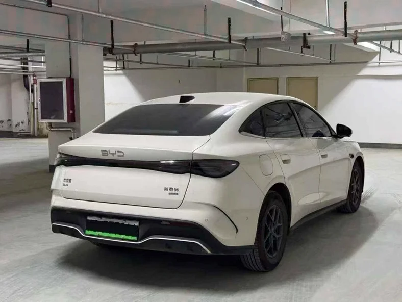 比亚迪海豹 内饰前排