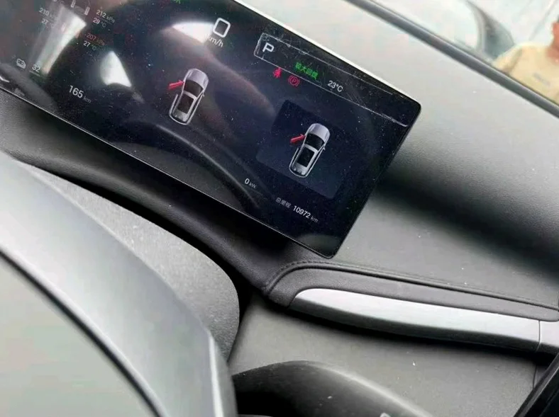 比亚迪元 后面外观一