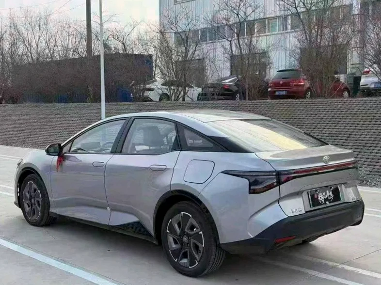 丰田BZ3Pro 内饰后排