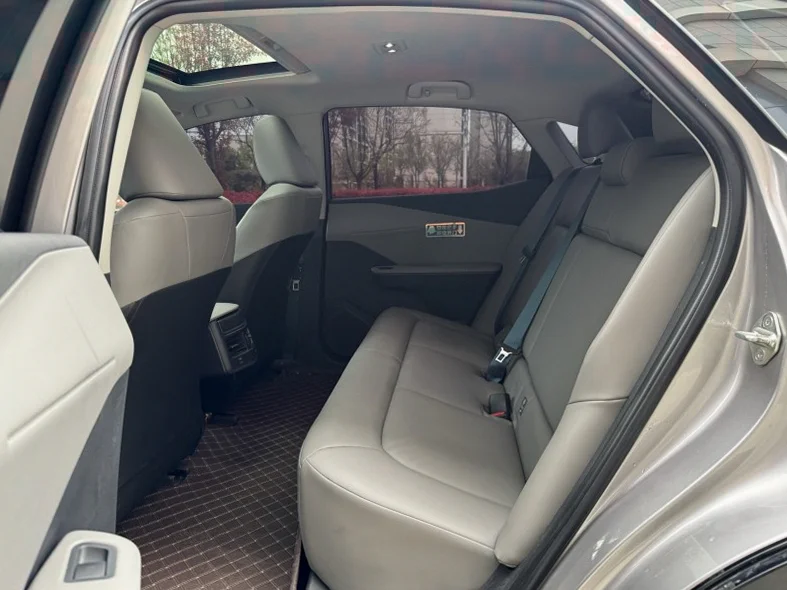 丰田BZ3Pro 内饰后排