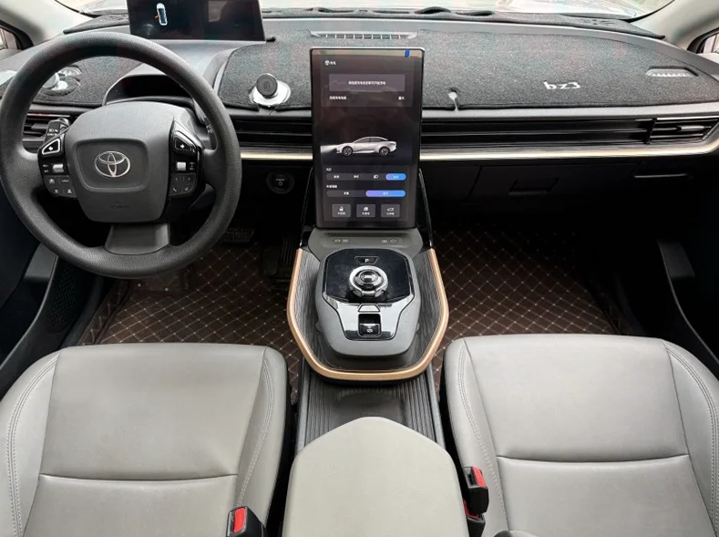 丰田BZ3Pro 内饰前排