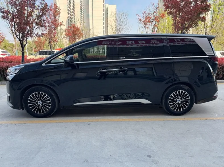 腾势D9 正面外观三