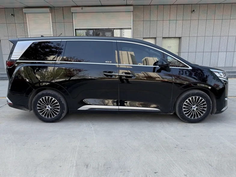 腾势D9 后面外观二