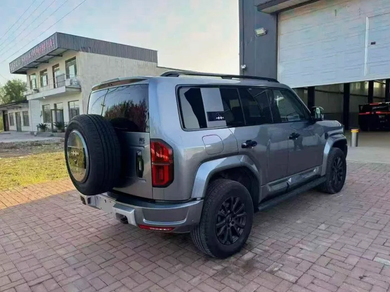 比亚迪方程豹 内饰后排