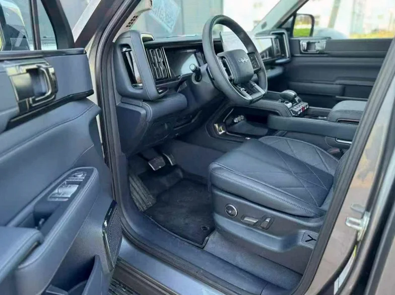 比亚迪方程豹 后面外观一