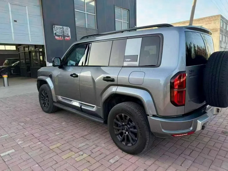 比亚迪方程豹 内饰前排