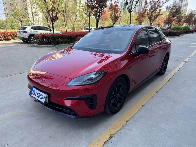 传祺埃安RT 正面外观二