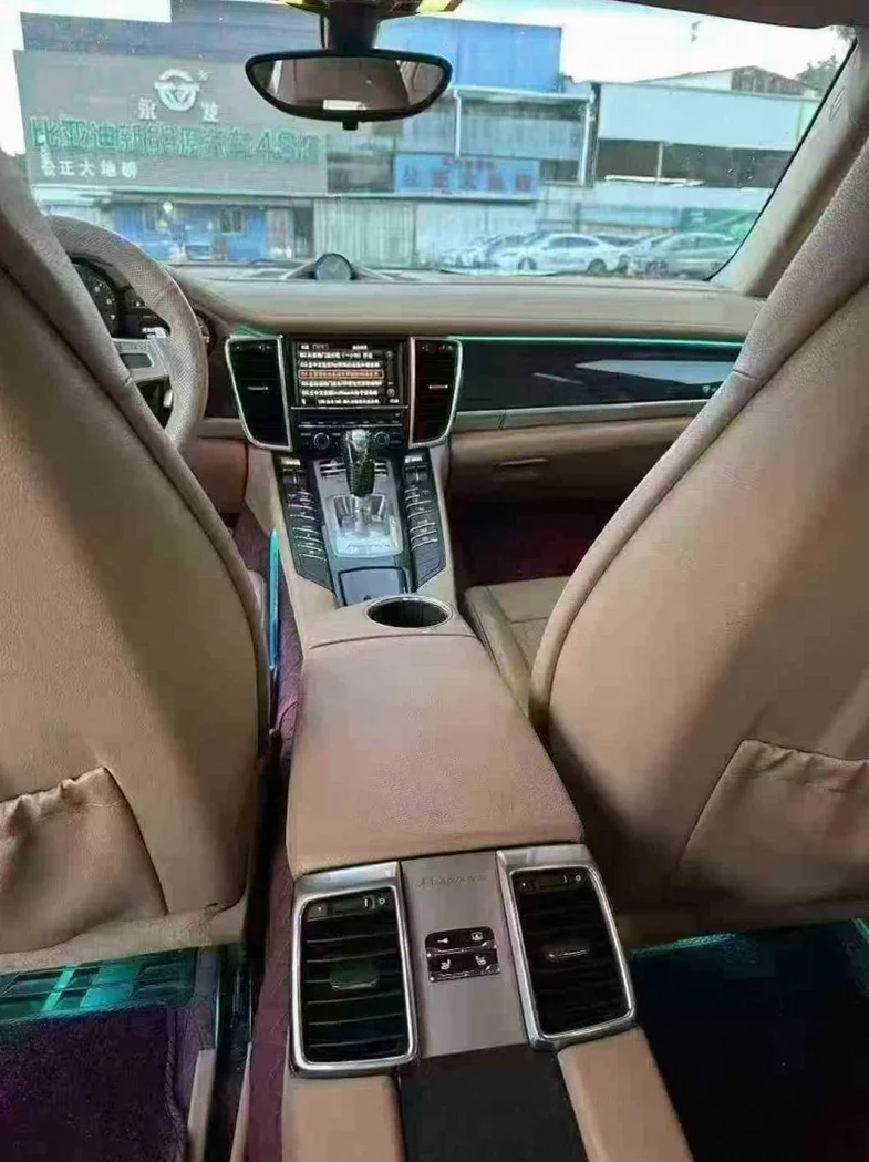 保时捷帕拉梅拉 后面外观二