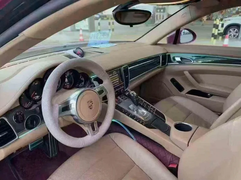 保时捷帕拉梅拉 后面外观一