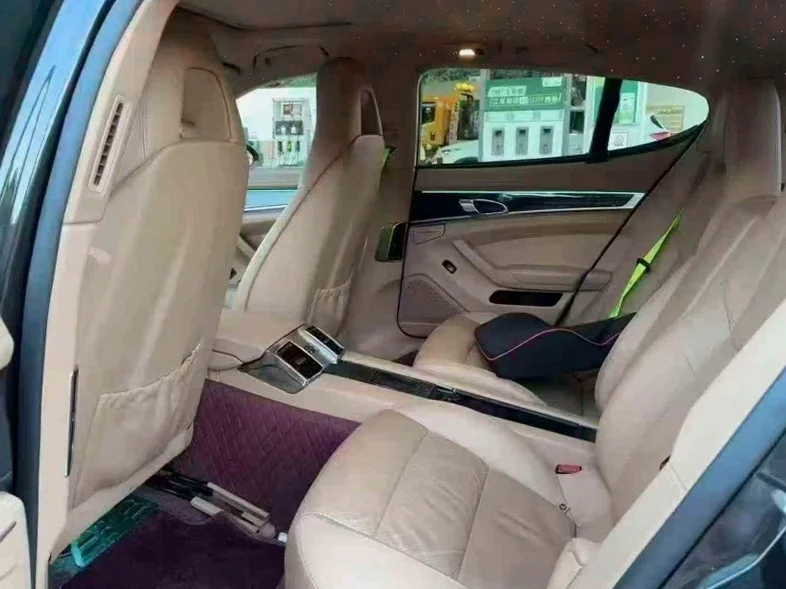 保时捷帕拉梅拉 后面外观三