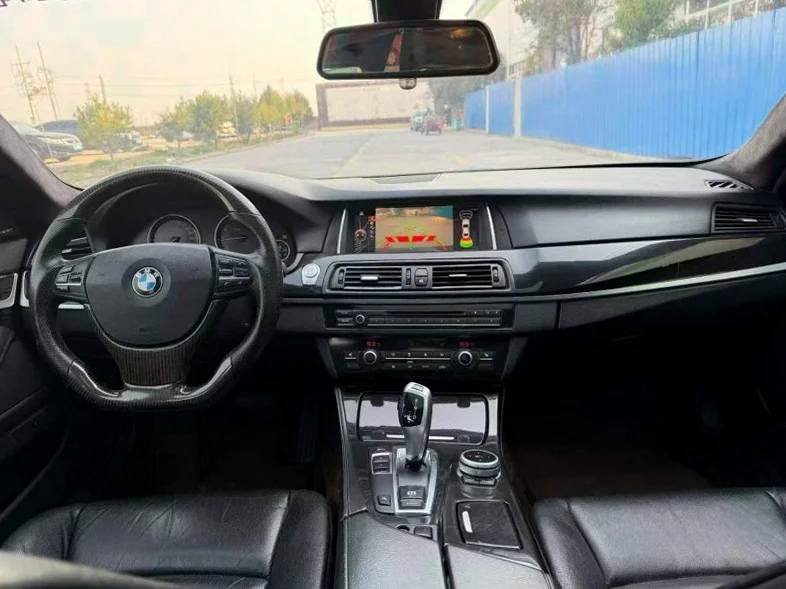 宝马5系 后面外观一