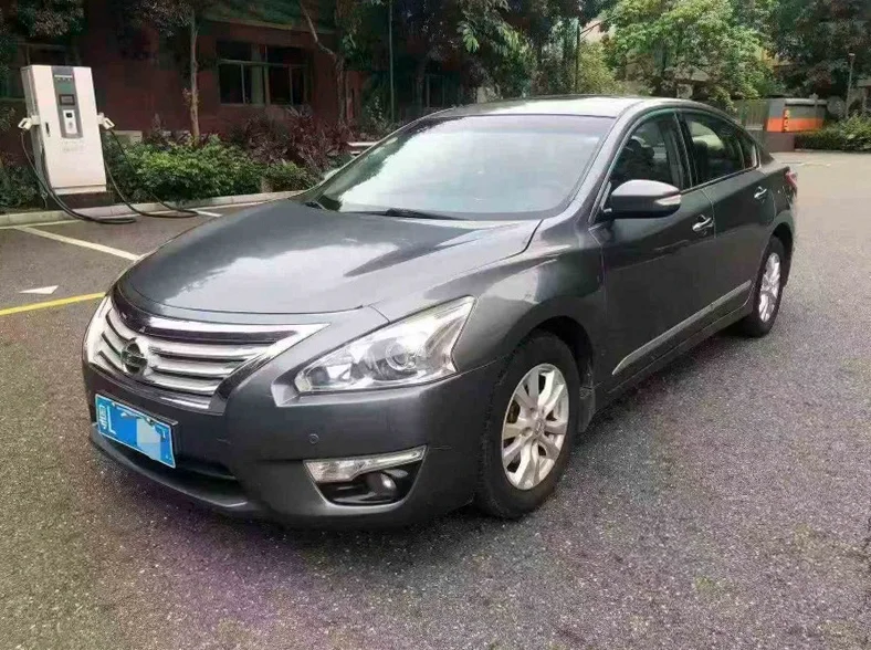 日产天籁 正面外观二