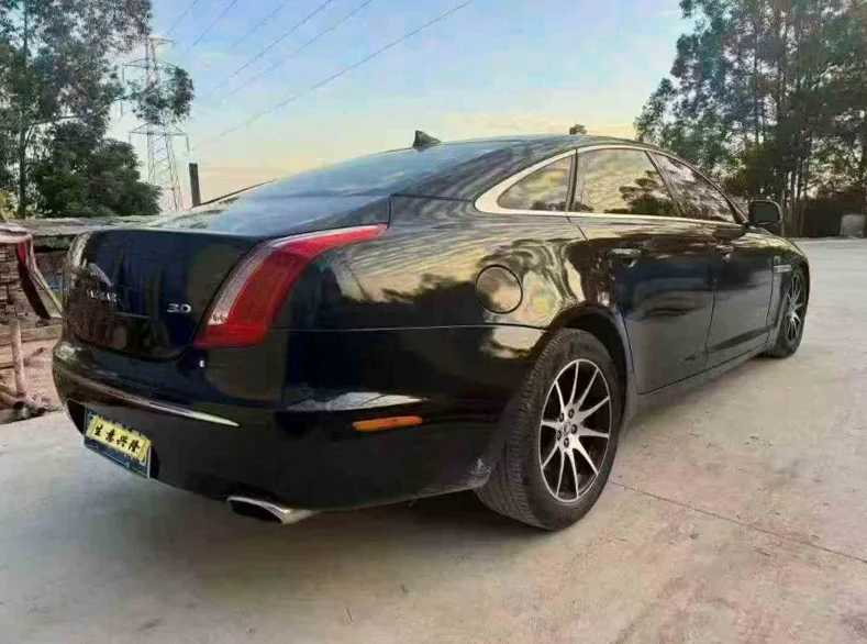 捷豹XJL 后面外观一