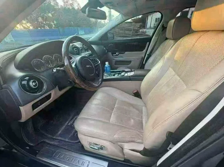 捷豹XJL 内饰前排