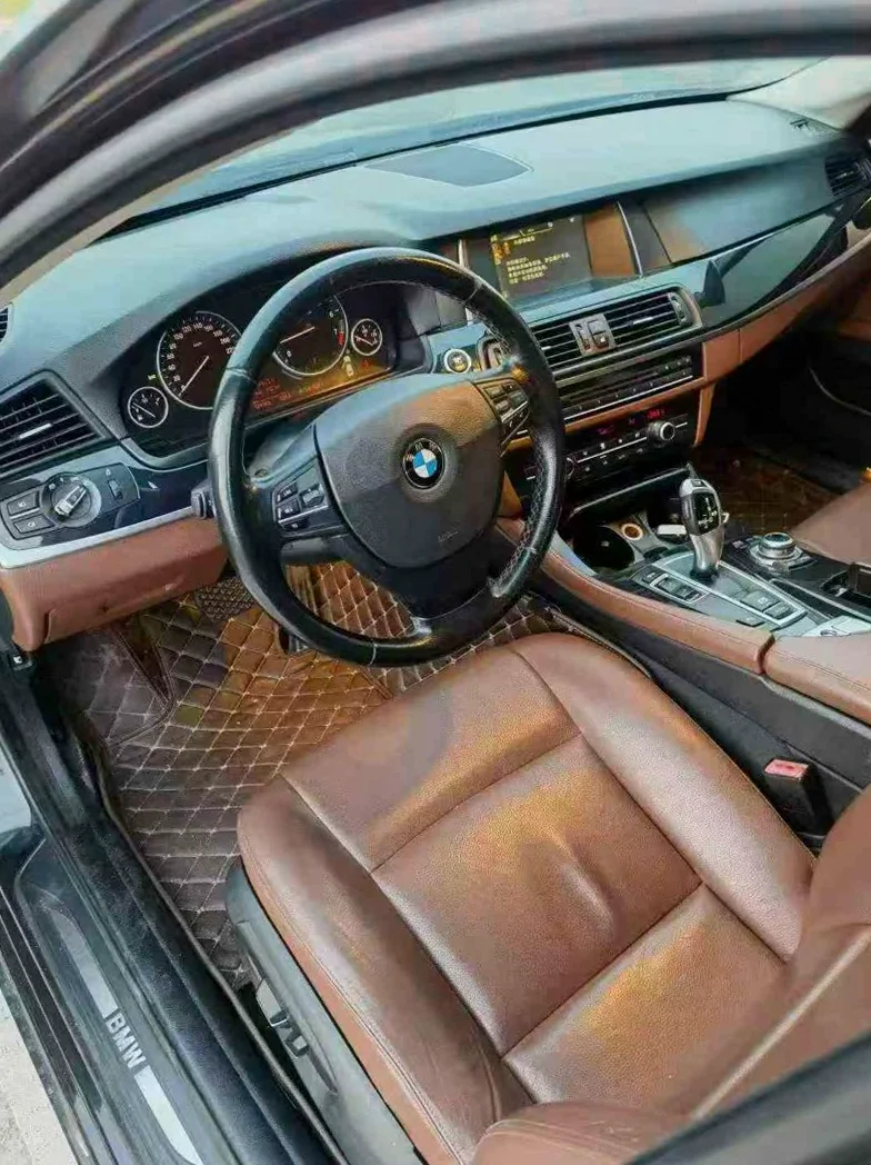 宝马5系 后面外观一