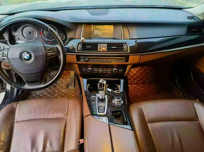 宝马5系 内饰前排