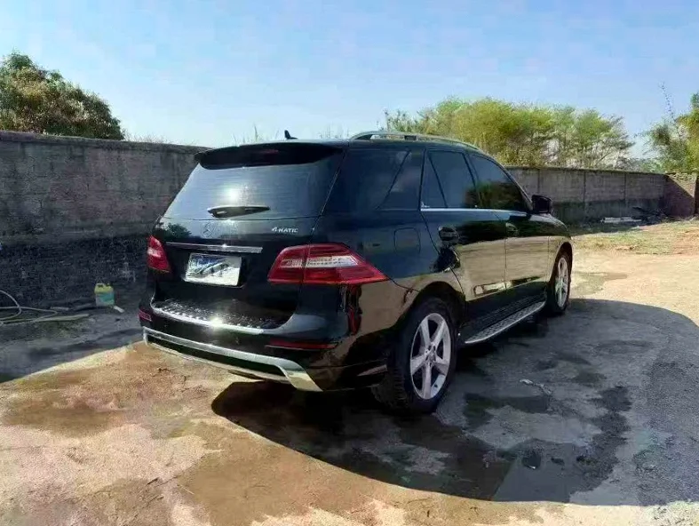 奔驰ML 内饰后排