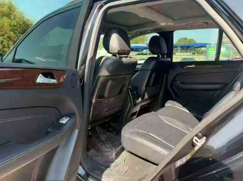 奔驰ML 后面外观二