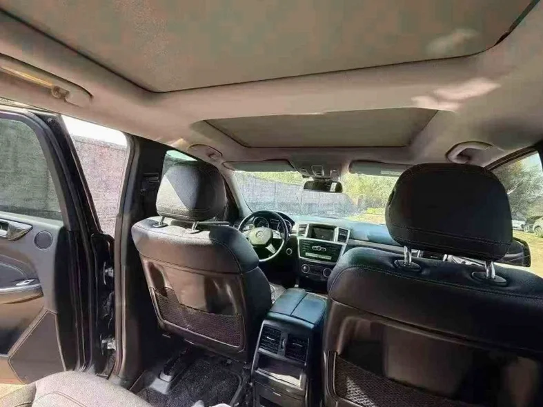 奔驰ML 后面外观三