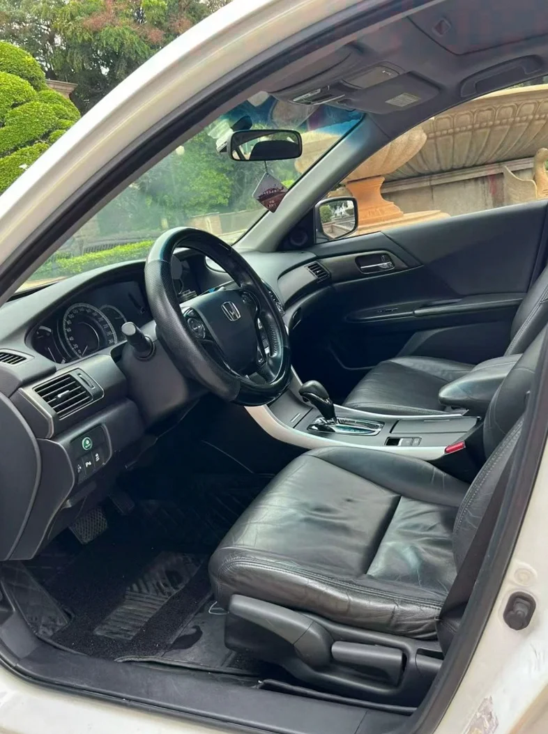 本田雅阁 后面外观一