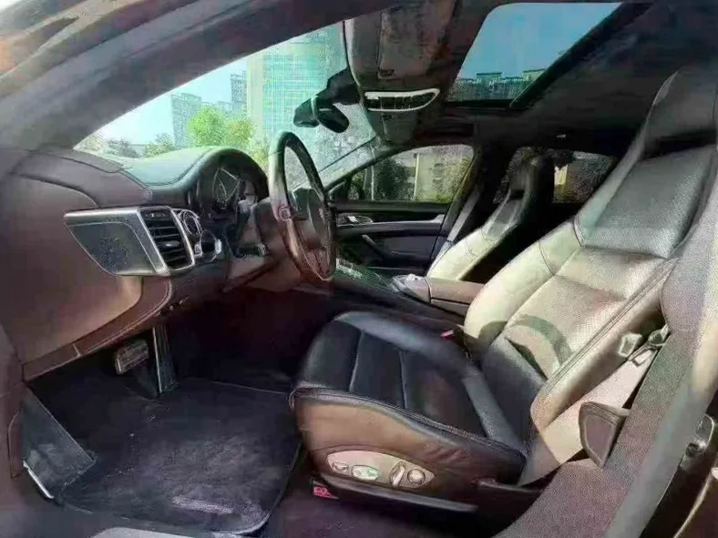 保时捷帕拉梅拉 后面外观二