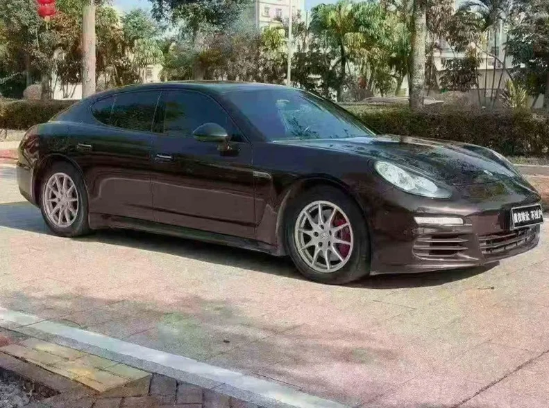 保时捷帕拉梅拉 正面外观三