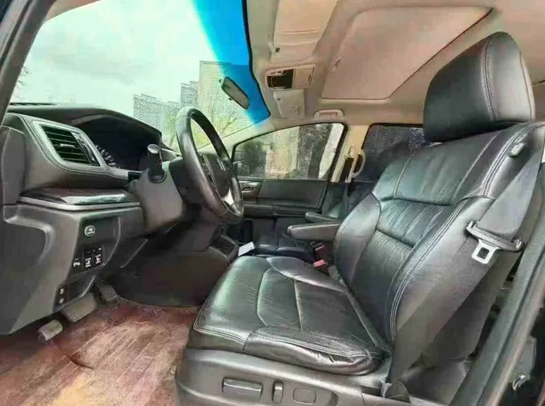 本田奥德赛 后面外观一